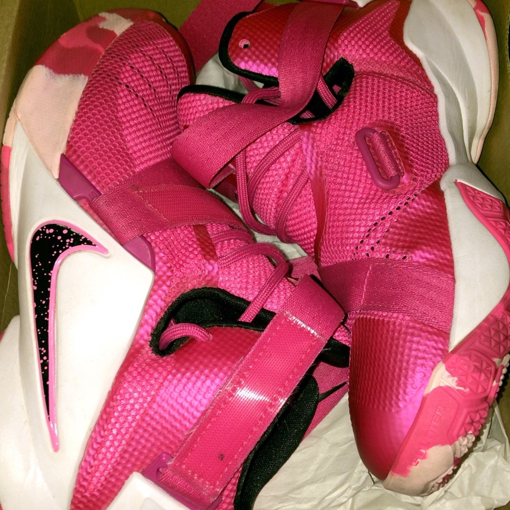 Lebron basketball shoes